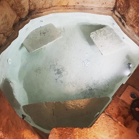 Grotta Carlotta Bed & Breakfast Ostuni Bagian luar foto