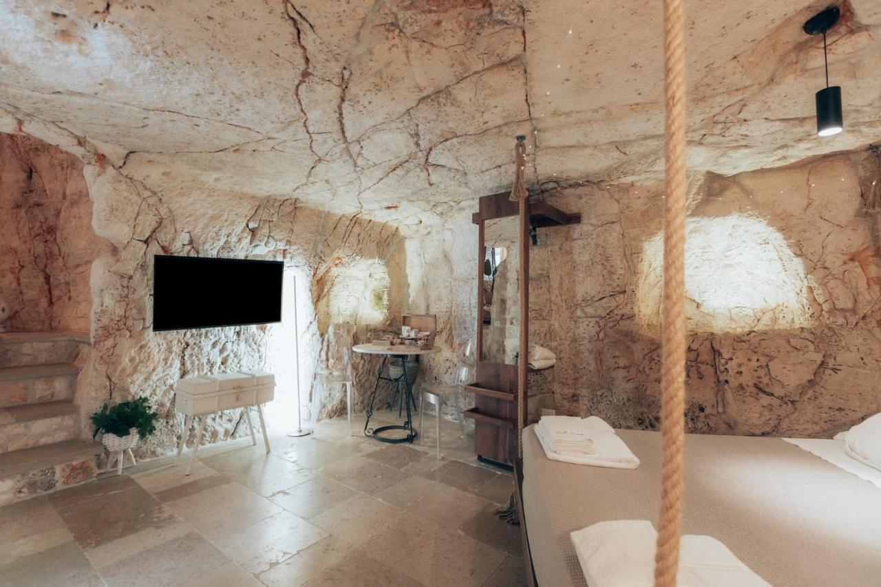 Grotta Carlotta Bed & Breakfast Ostuni Bagian luar foto