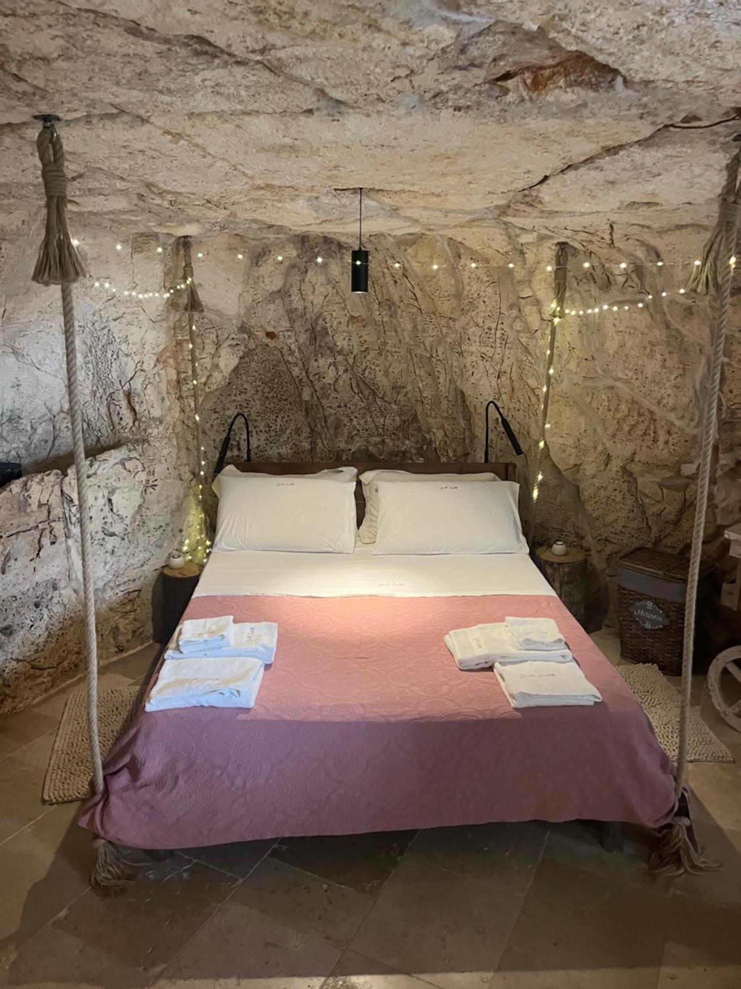 Grotta Carlotta Bed & Breakfast Ostuni Bagian luar foto