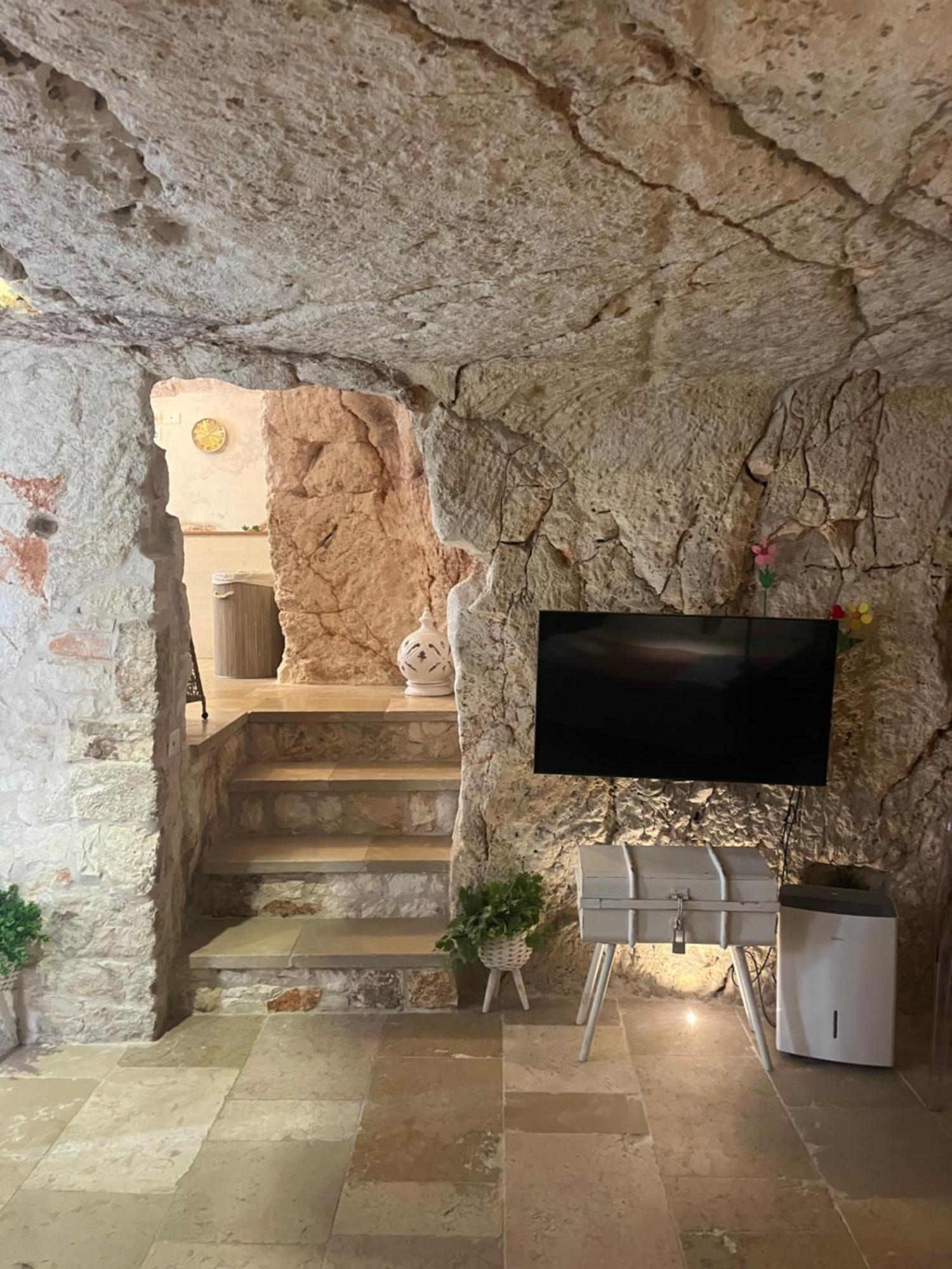 Grotta Carlotta Bed & Breakfast Ostuni Bagian luar foto