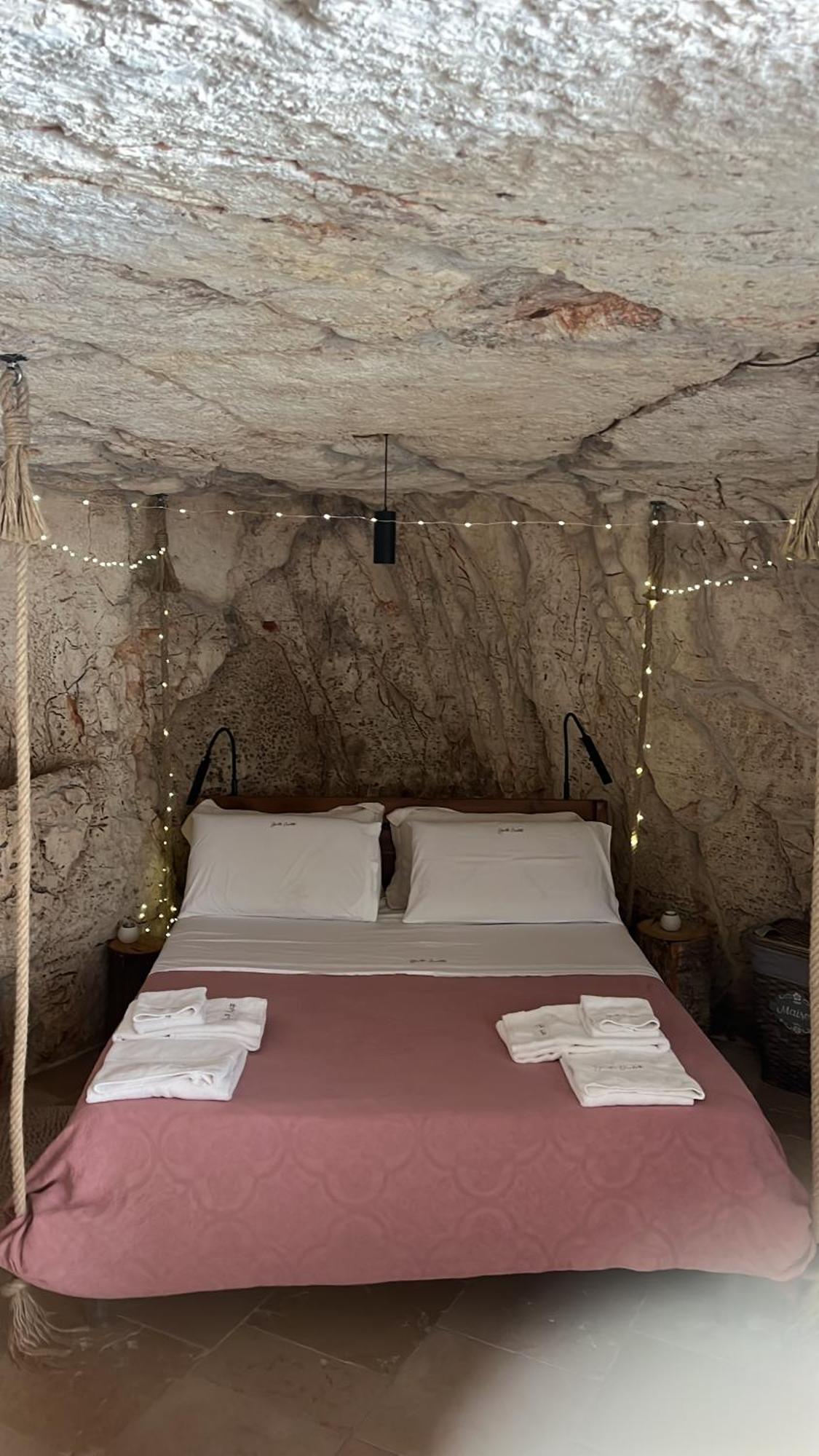 Grotta Carlotta Bed & Breakfast Ostuni Bagian luar foto