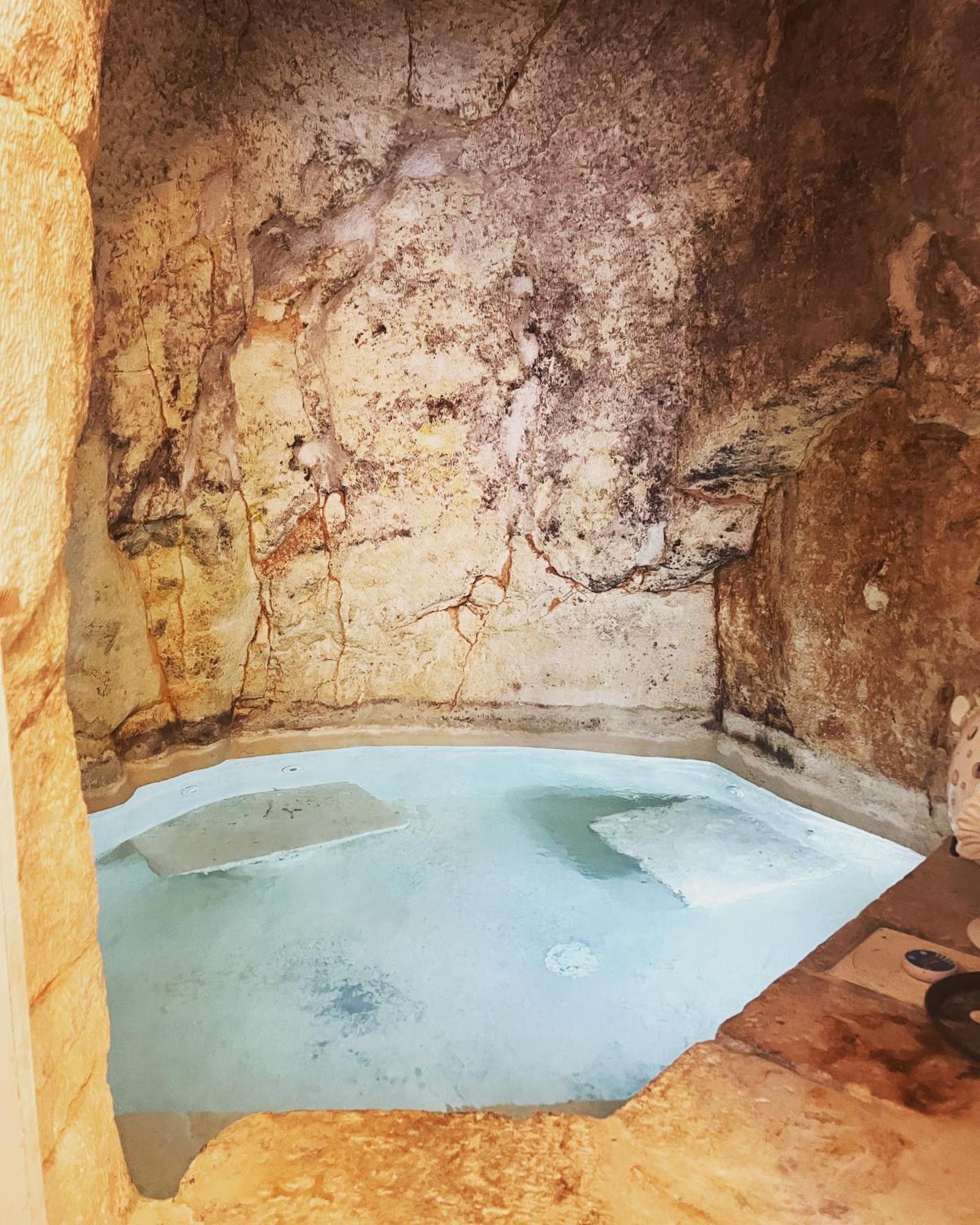 Grotta Carlotta Bed & Breakfast Ostuni Bagian luar foto